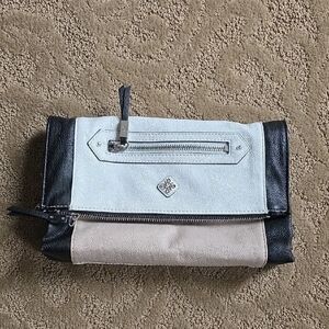 Simply Vera Wang Cross Body Purse Multi Pocket Deep Zipper Flap